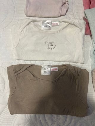 Pack 2 bodys y 5 pijamas bebé. De 12 a 18 meses.