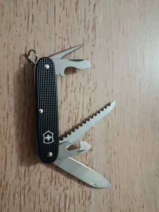 Victorinox Farmer Alox nero