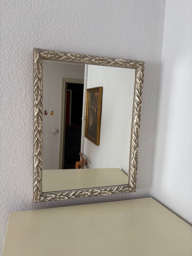 Espelho de madeira lacado bege 