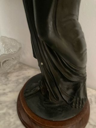 Figura Clásica Femenina Resina