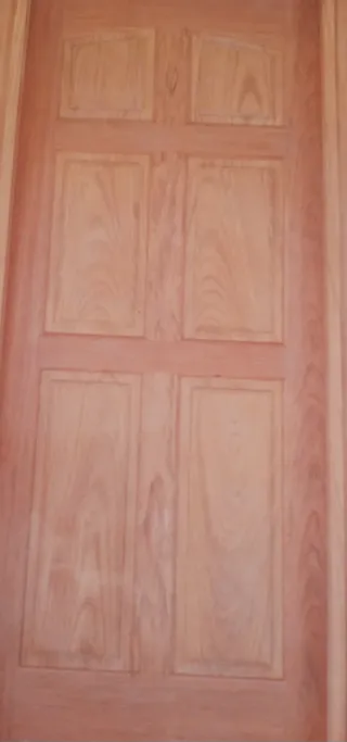 Puerta madera maciza