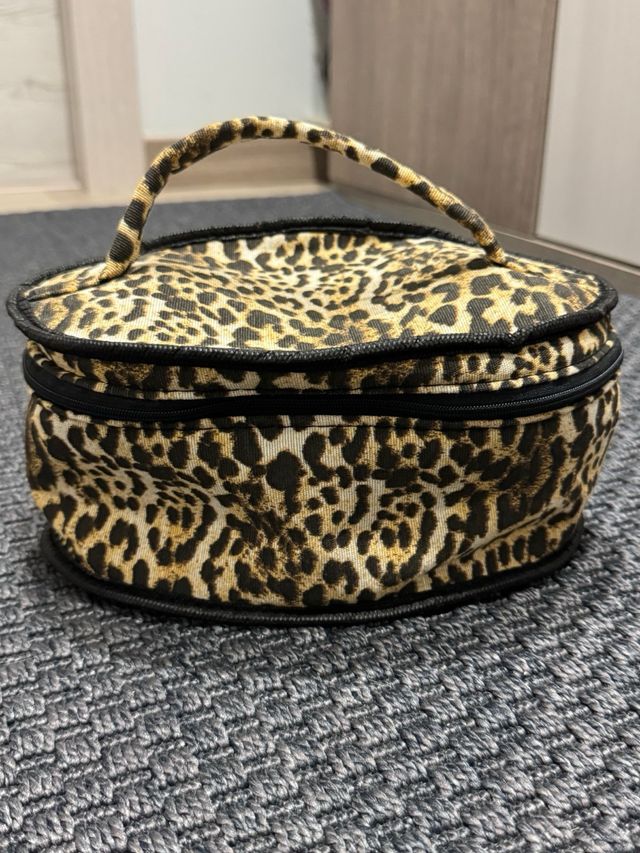 Neceser estampado leopardo