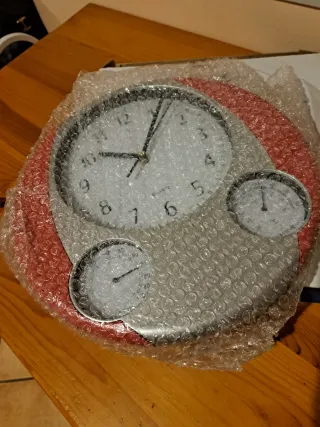 Reloj de pared con termómetro y higrómetro