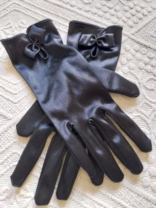 Guantes de seda negros con lazo