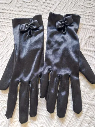 Guantes de seda negros con lazo