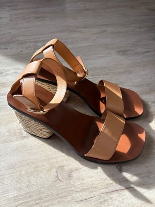 Sandalias Parfois Beige/Marrón Tacón