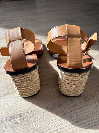 Sandalias Parfois Beige/Marrón Tacón