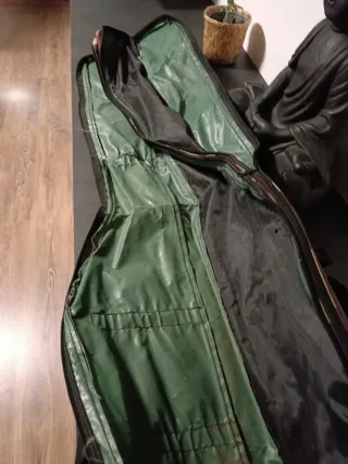 Funda para cañas de pesca camufl aje.