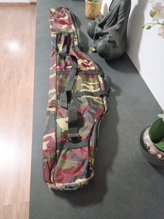 Funda para cañas de pesca camufl aje.