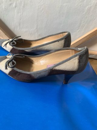 Zapato talla 37 tacón medio ante beige marrón