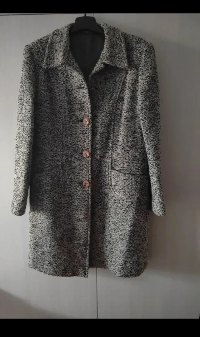 Abrigo mujer gris y negro