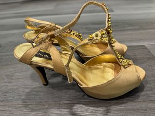 Zapatos de fiesta dorados Tintoretto