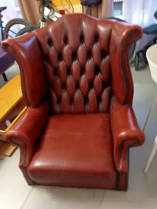 Poltrona Chesterfield in pelle rossa