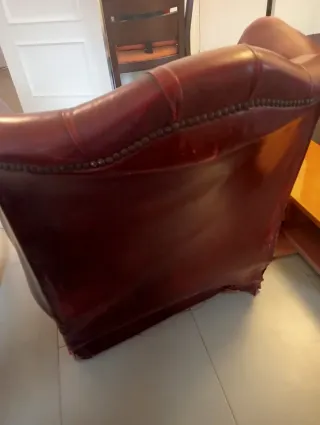 Poltrona Chesterfield in pelle rossa