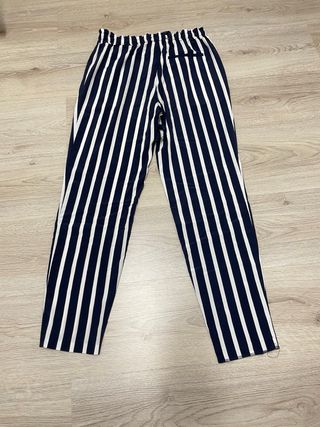 Pantalón tobillero rayas Zara