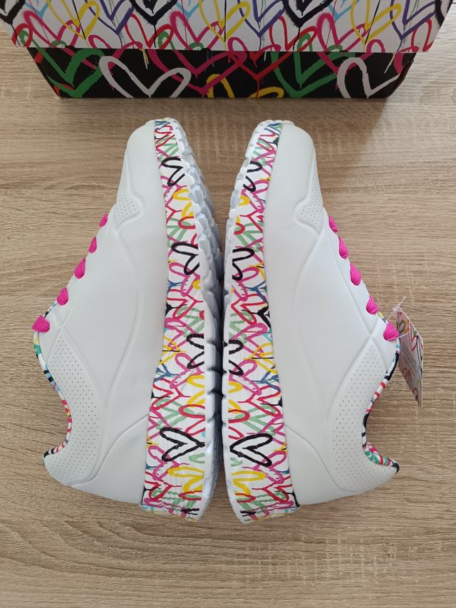 Skechers Blancas con Cordones Rosas