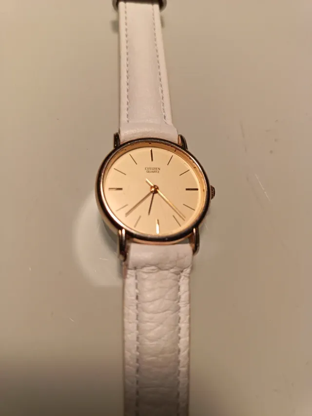 Reloj Citizen Quartz Blanco Mujer