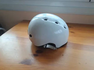 Casco protector infantil blanco