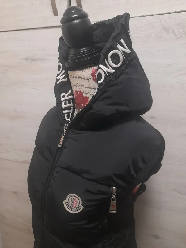 Chaleco Plumas , Moncler  .