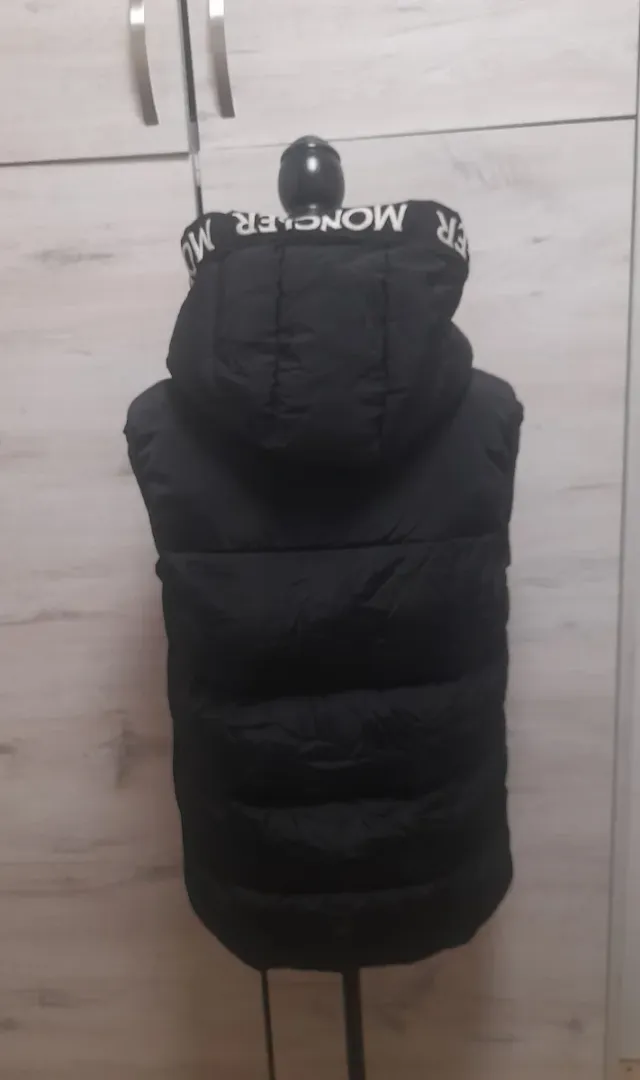 Chaleco Plumas , Moncler  .