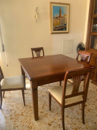 Tavolo da pranzo in legno completo di 4 sedie