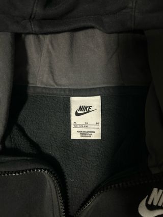 Chaqueta Nike Negra y Gris con Cremallera