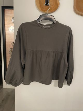 Blusa Zara verde oliva manga abullonada