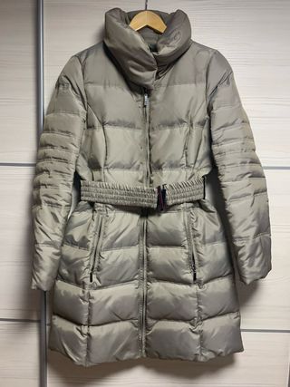 Abrigo Zara plumífero beige talla M