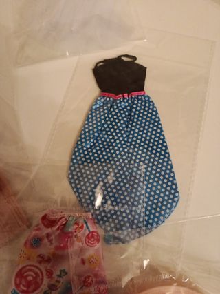 Lote Ropa y Accesorios Barbie