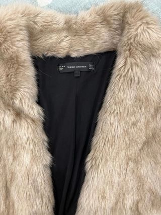 Abrigo Zara pelo sintético beige