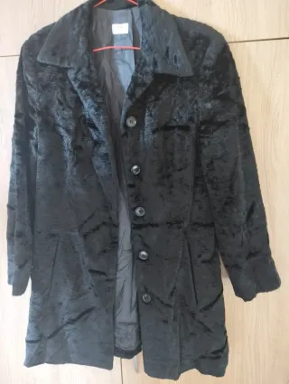 Abrigo de pelo negro