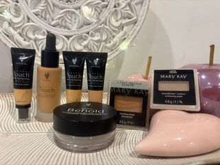 Lote de maquillaje premium Younique + Mary Kay