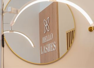 técnica de pestañas y cejas