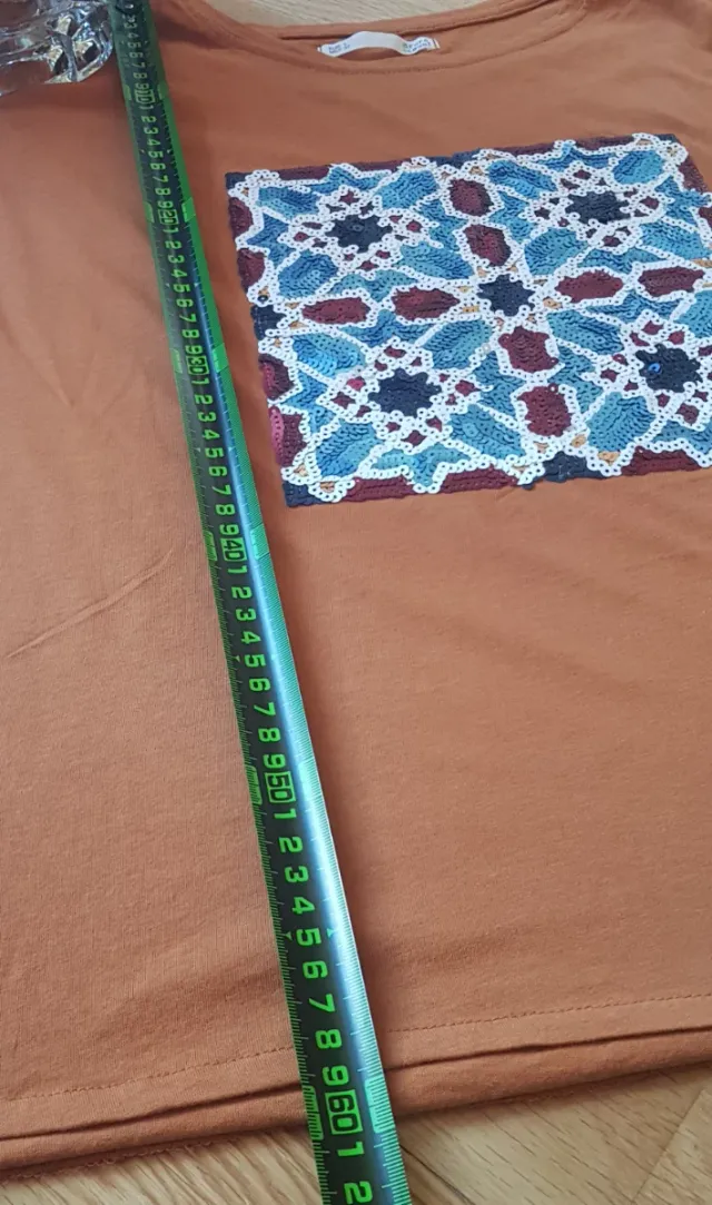 Camiseta naranja con lentejuelas talla L