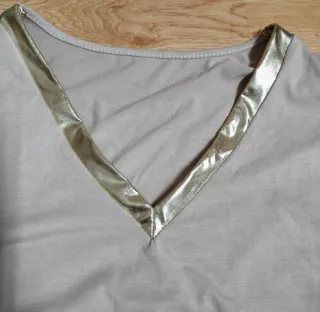 Camiseta manga larga morada con estampado