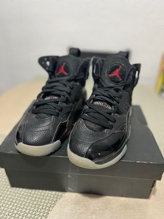 Scarpe Jordan Jumpman Two Trey nere rosse