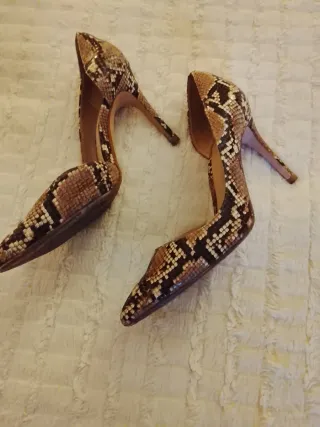 Zapatos de tacón Mango estampado serpiente