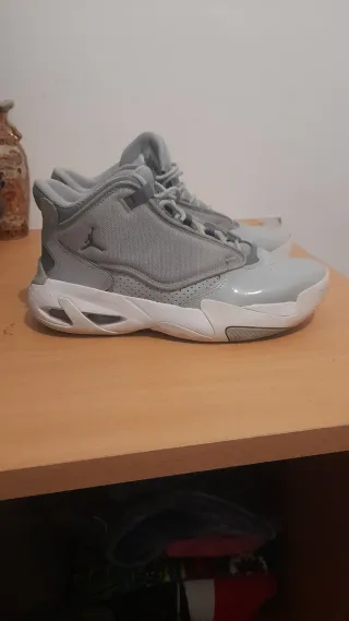 Scarpe Jordan Max Aura 4 Cool Grey