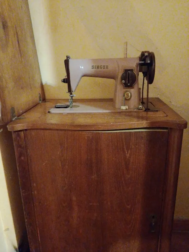 Máquina de coser Singer antigua