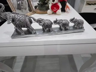 Figura de elefantes de la suerte