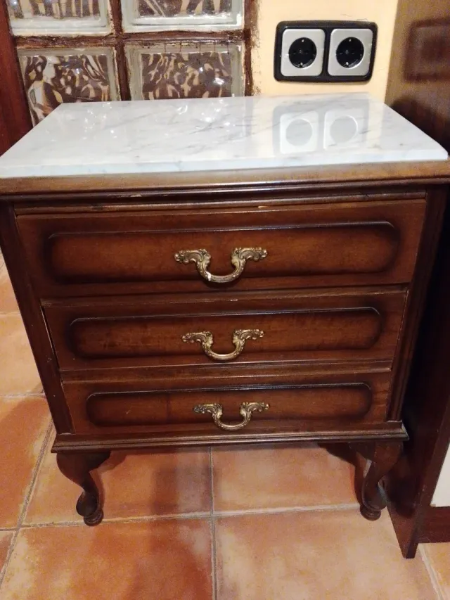 Mesita de noche con encimera de mármol