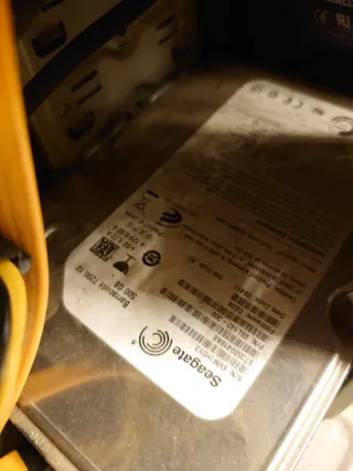 Torre PC Gigabyte Negra para piezas