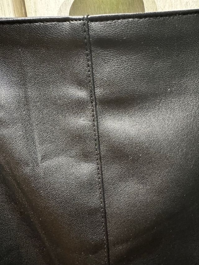 Falda tubo efecto piel negra - Mango (talla M)