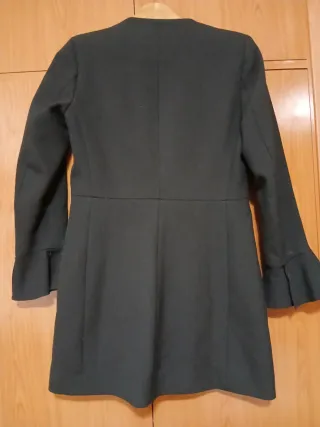 Chaqueta Zara negra con perlas