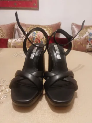 Sandalias tacón negras