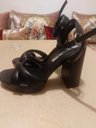 Sandalias tacón negras