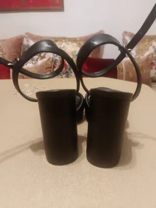 Sandalias tacón negras