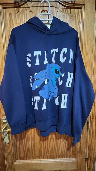 Sudadera azul Primark con estampado Stitch