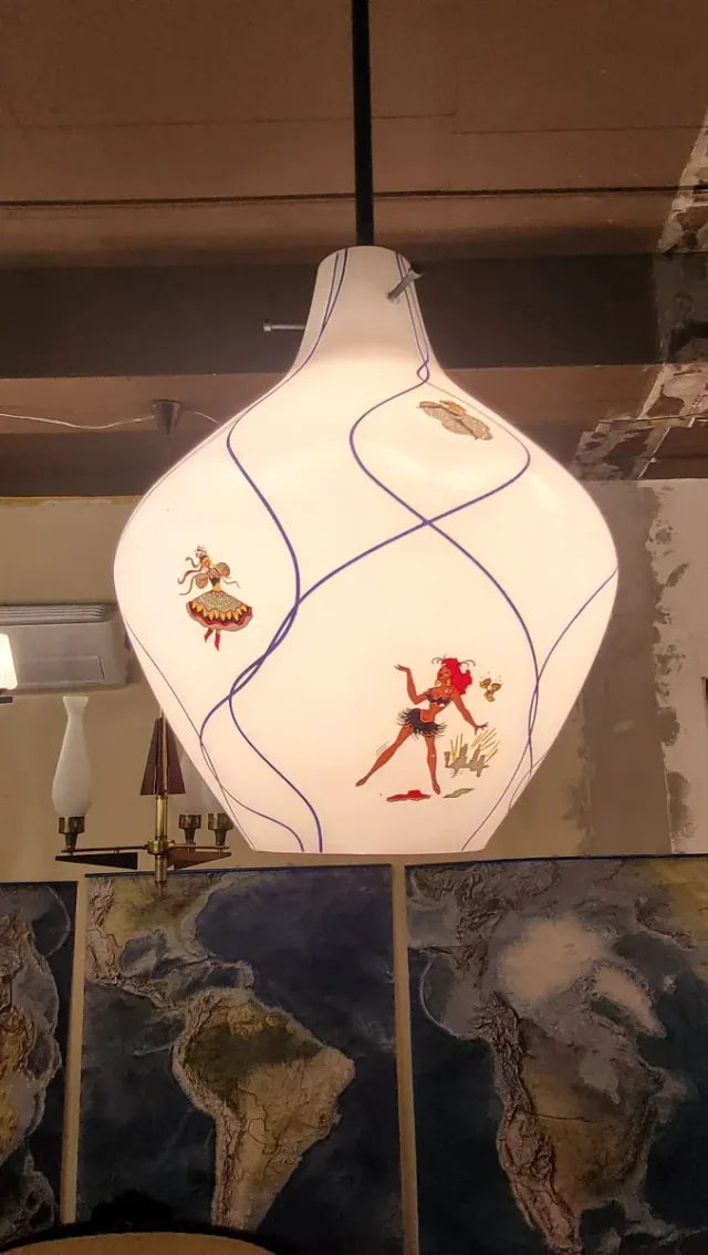 Lampada a sospensione anni '60 opalino decorato