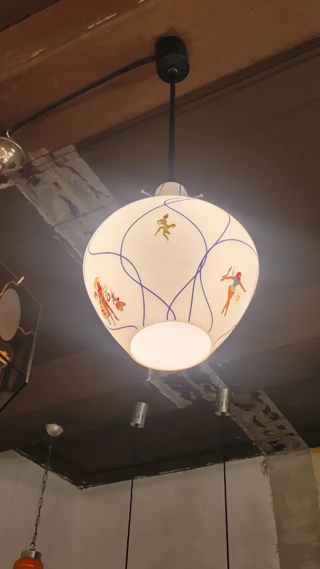 Lampada a sospensione anni '60 opalino decorato